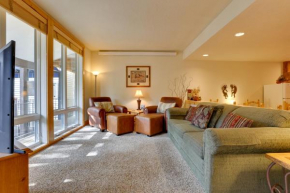 half Mi to Granby Ranch Townhome with Fireplace!